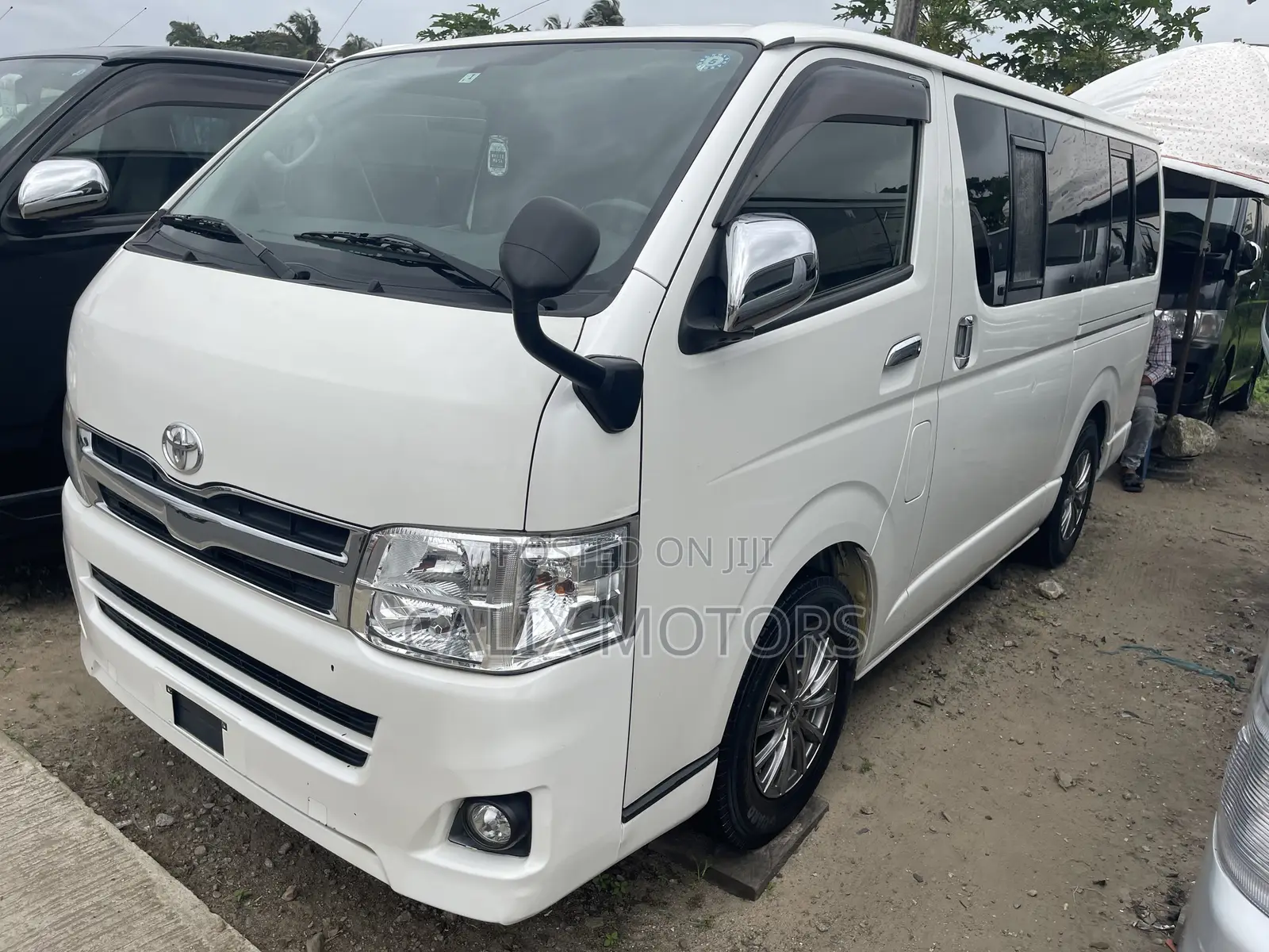 Toyota HiAce 2011 White