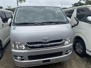 Toyota HiAce 2012 Silver