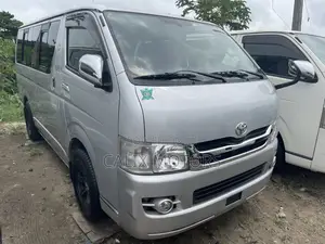 Toyota HiAce 2012 Silver