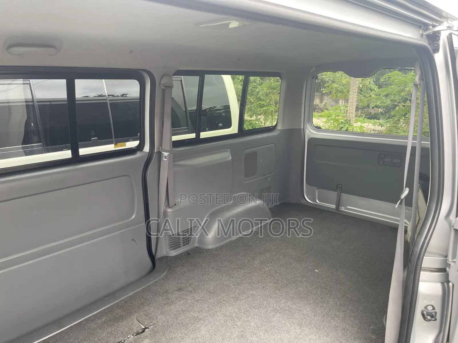 Toyota HiAce 2012 Silver