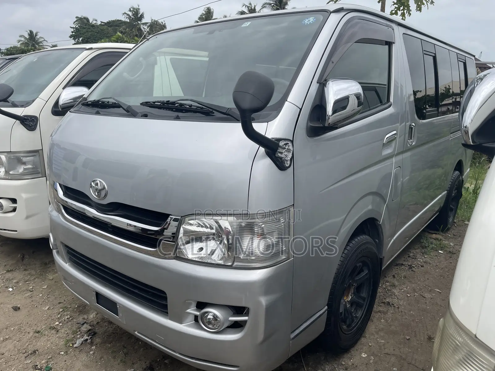 Toyota HiAce 2012 Silver