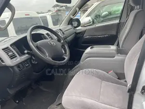 Toyota HiAce 2012 Silver