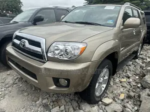 Toyota 4-Runner Limited 4x4 V6 2006 Gold