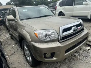 Toyota 4-Runner Limited 4x4 V6 2006 Gold