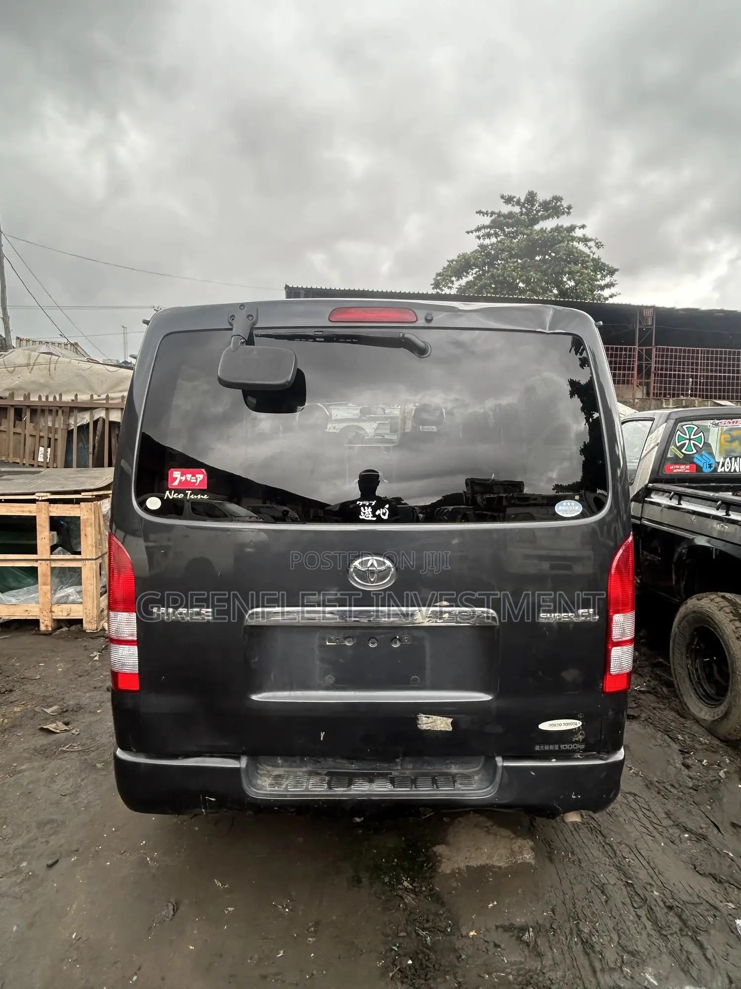Toyota HiAce 2011 Black