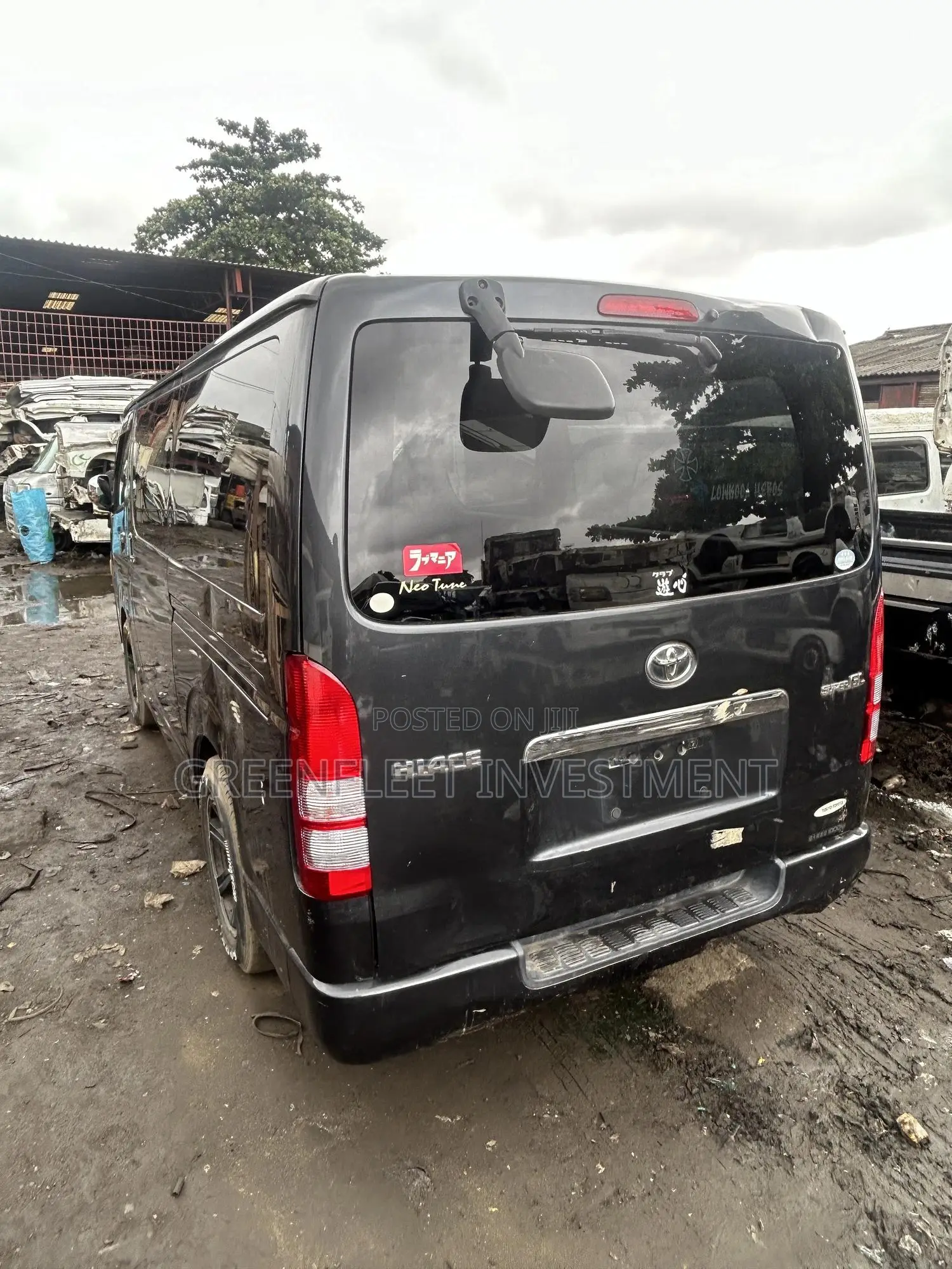 Toyota HiAce 2011 Black