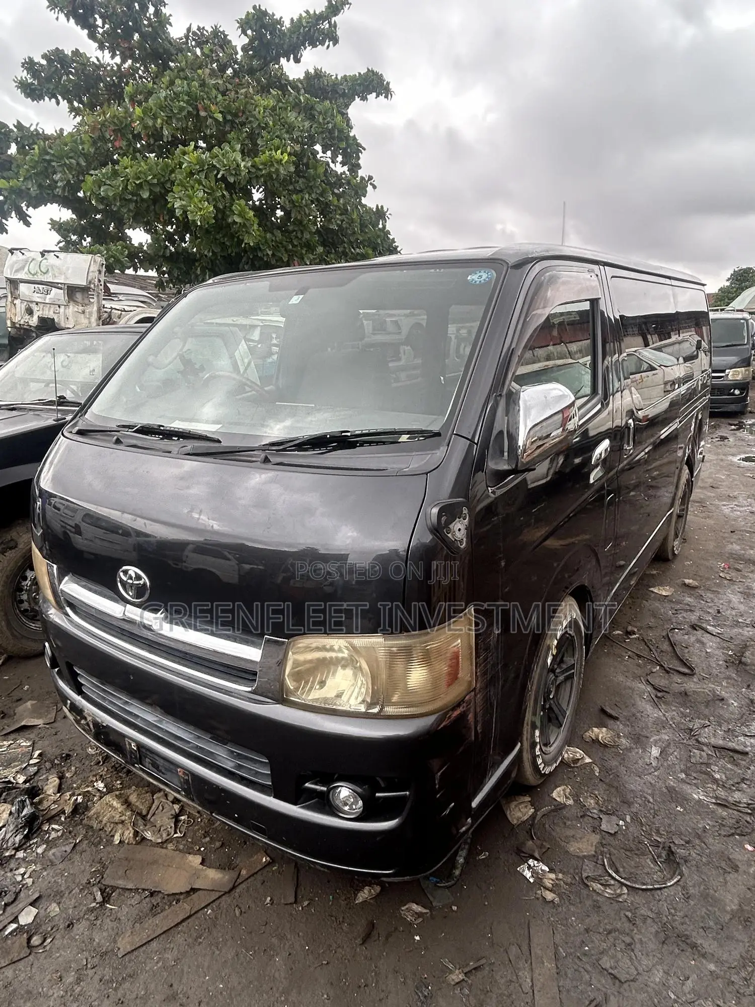 Toyota HiAce 2011 Black