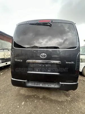 Toyota HiAce 2012 Black
