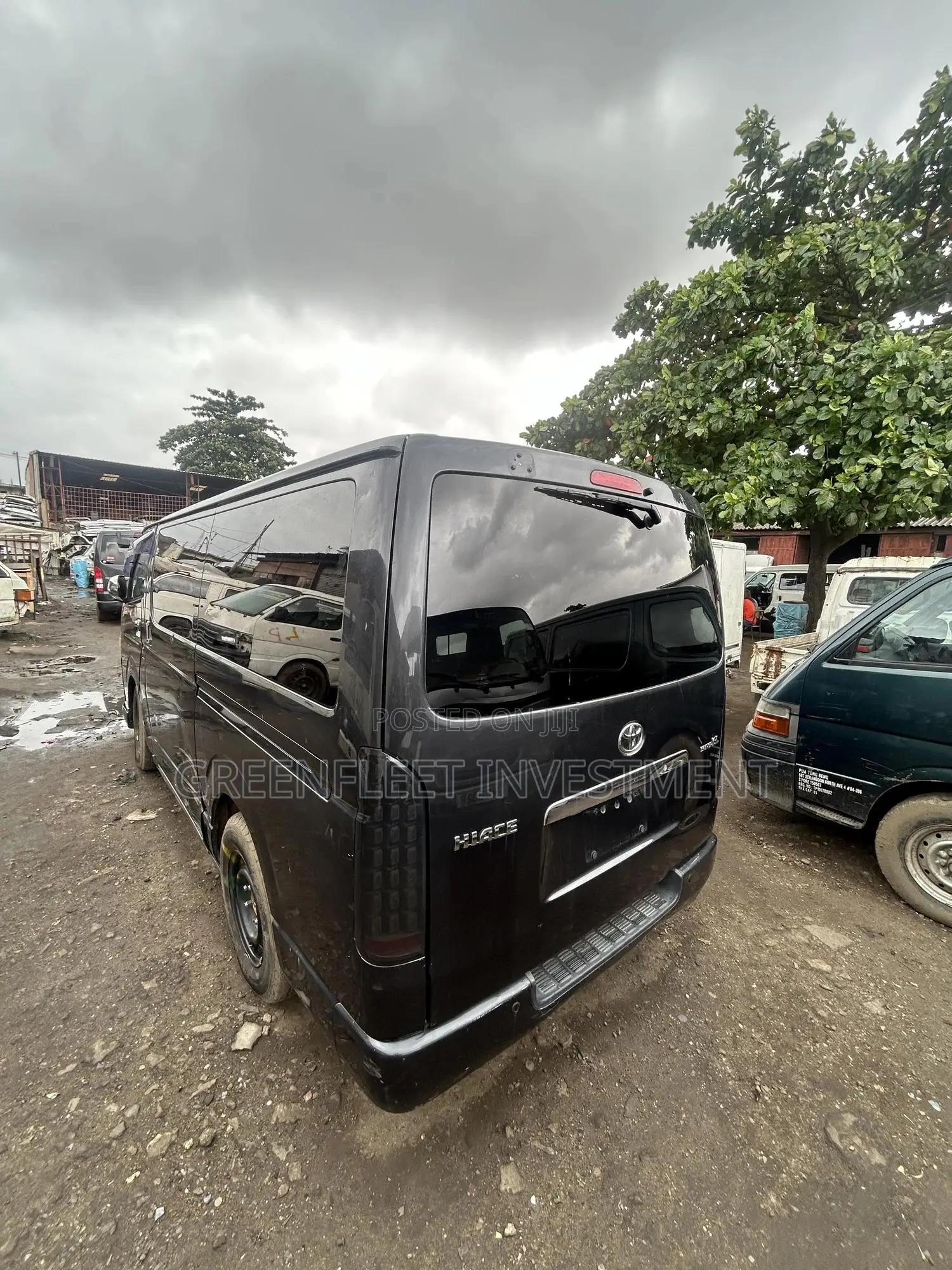 Toyota HiAce 2012 Black