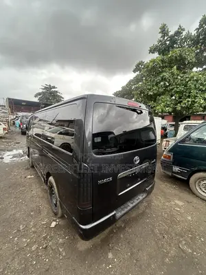Toyota HiAce 2012 Black