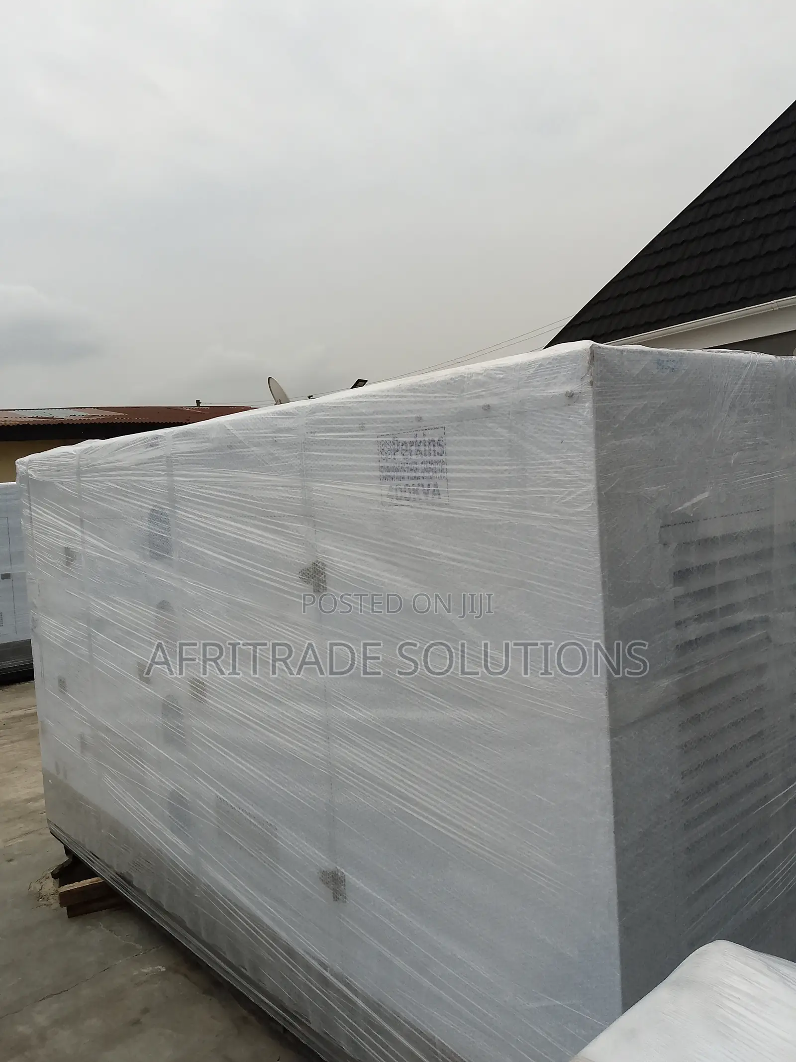 New Perkins 400kva Soundproof Generator Set