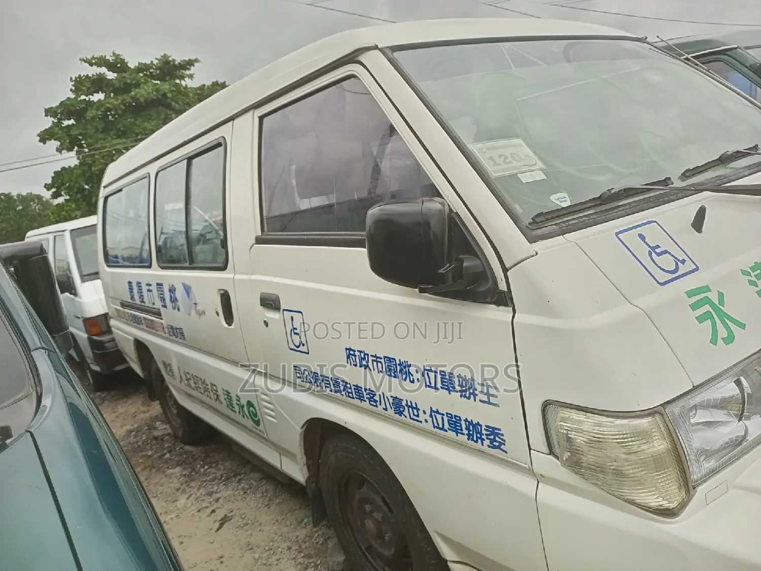Mitsubishi Delica 2012 White