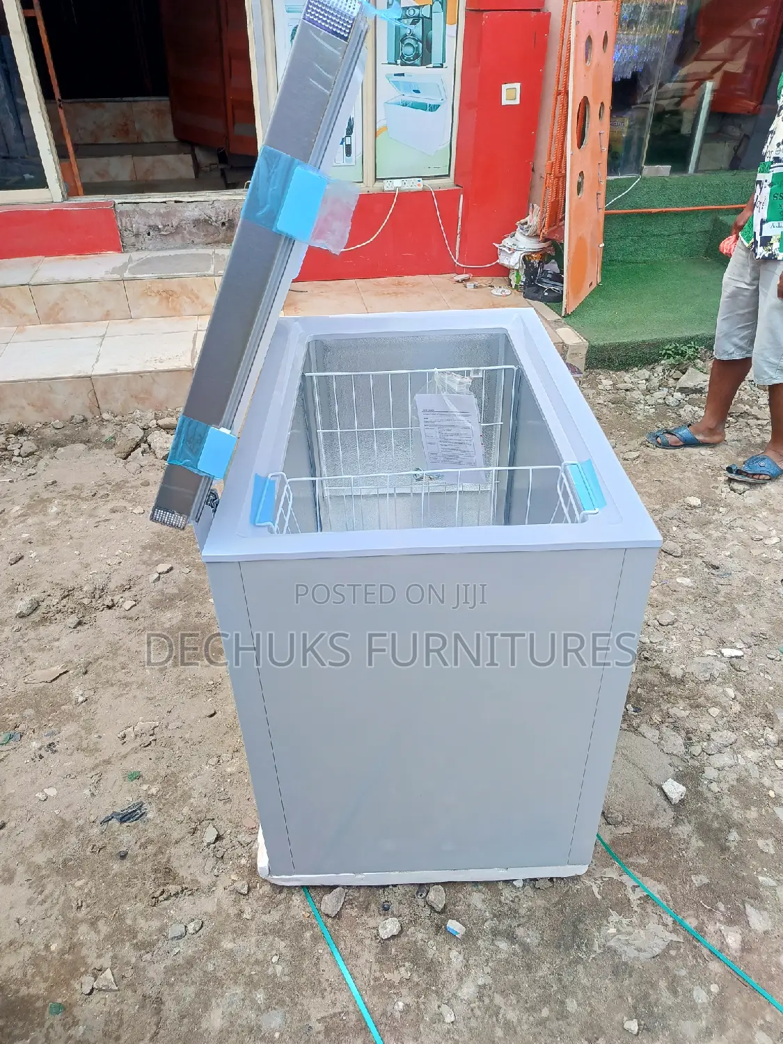 Scanfrost Chest Freezer With Inverter Compressor-250 Liters