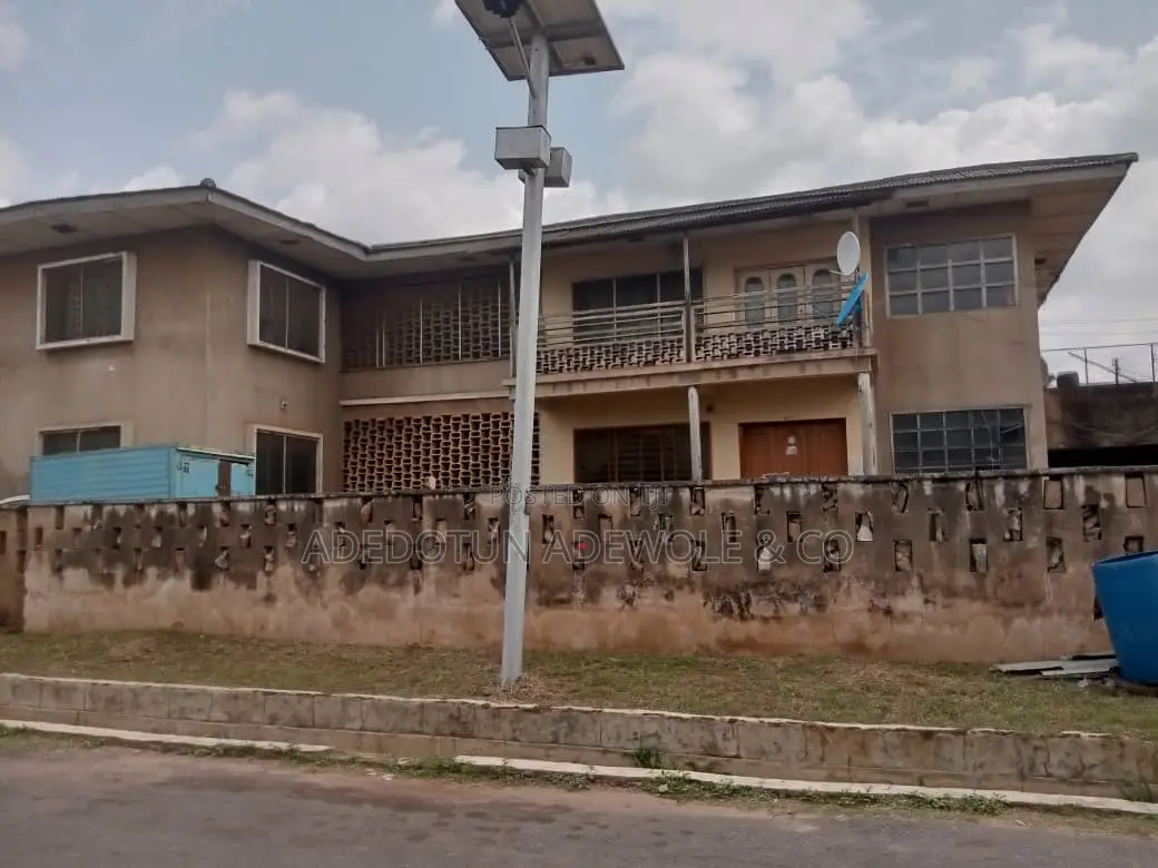 4bdrm Duplex in Bodija Estate for sale
