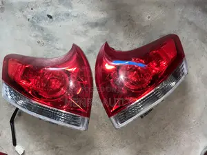 Set Rear Light Venza 2010