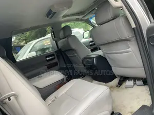 Toyota Sequoia 2017 Silver