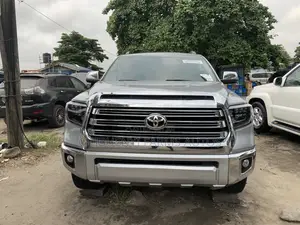 Toyota Sequoia 2017 Silver