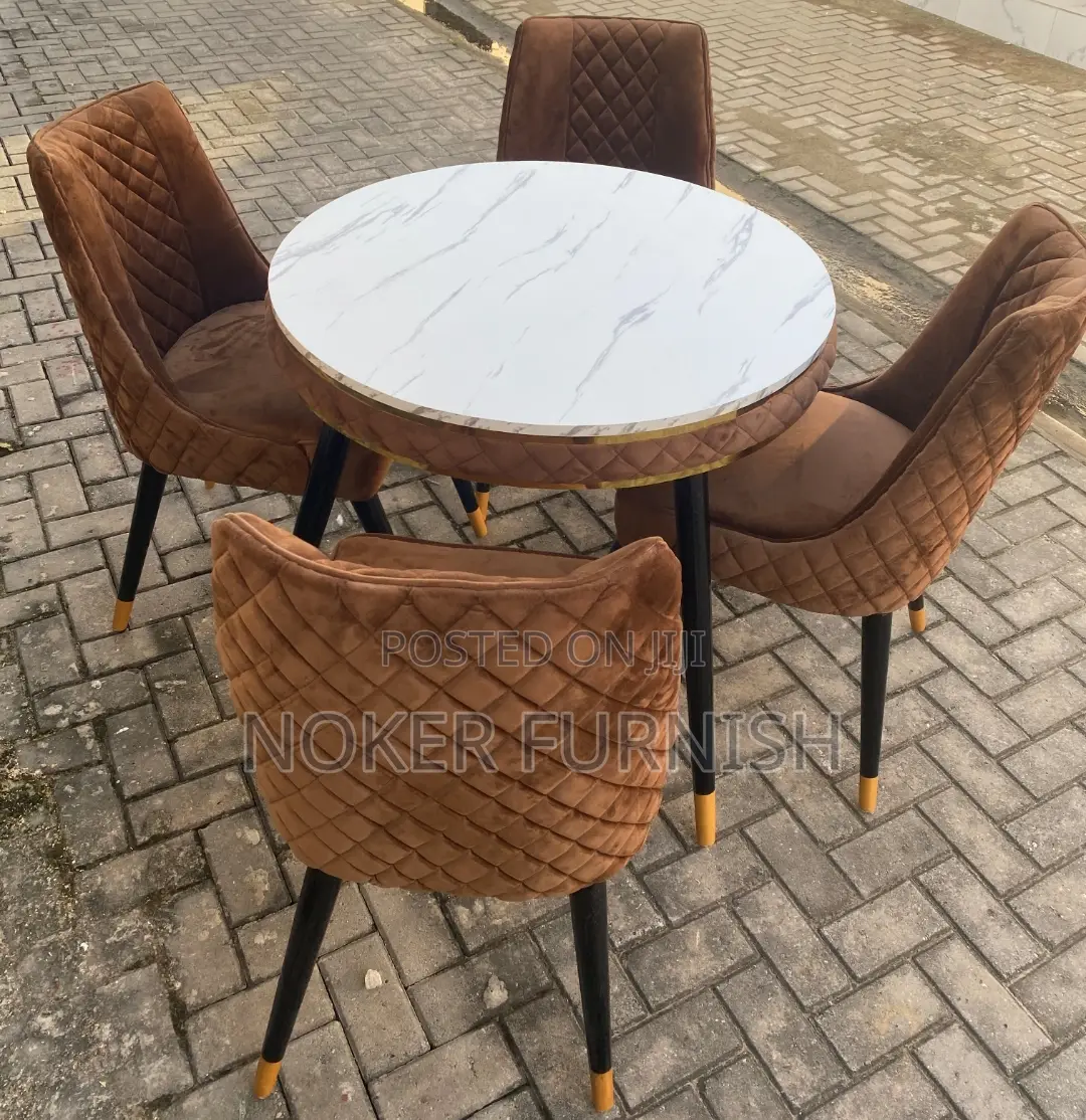 Round Dining Table With Chairs
