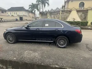 Mercedes-Benz C300 2015 Blue