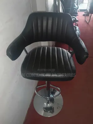 Durable Studio Chair With Leather Finish