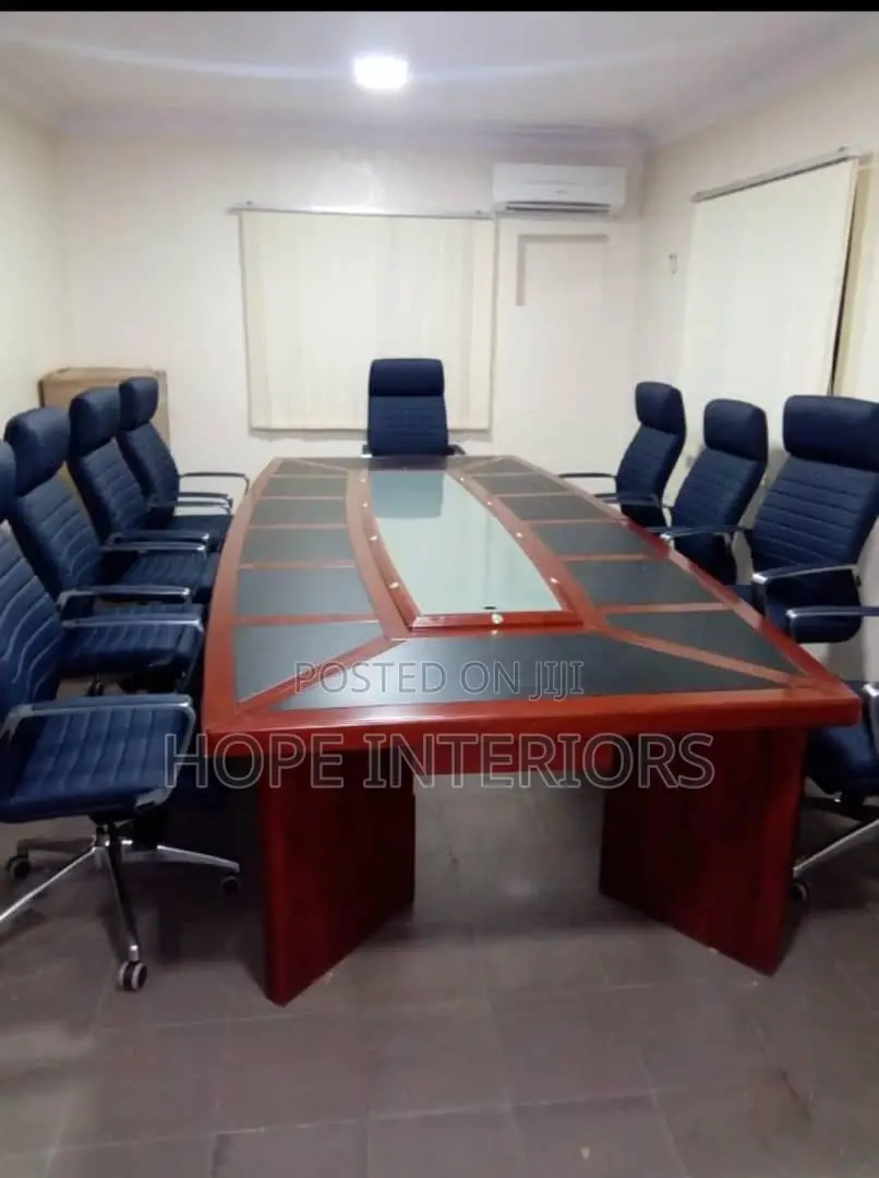 Comfrance Table by 18 Seaters
