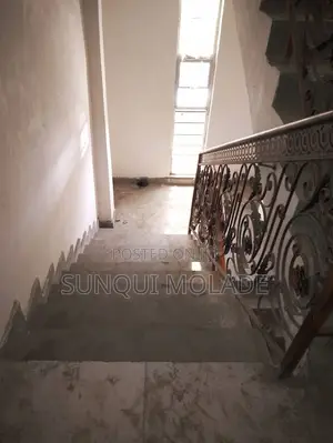 3bdrm Apartment in Off Adelabu for rent