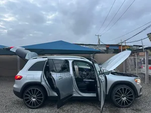 Mercedes-Benz GLB-Class GLB 250 4MATIC 2021 Silver