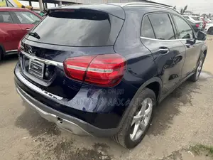 Mercedes-Benz GLA 250 2018 Blue