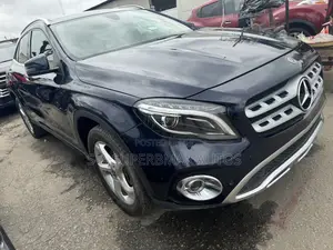 Mercedes-Benz GLA 250 2018 Blue