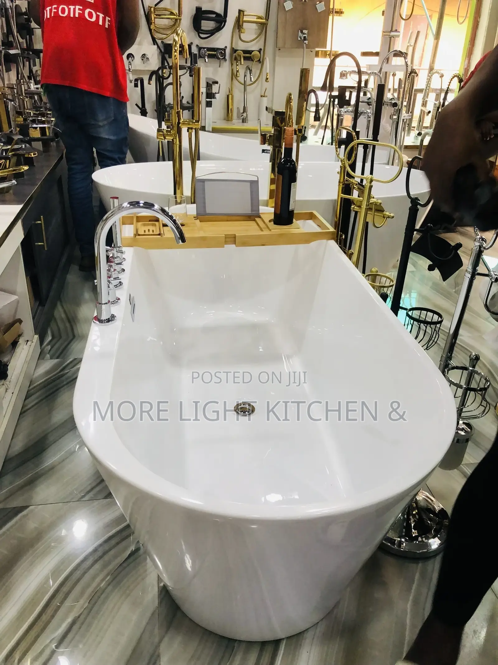 Executive Bath Tub