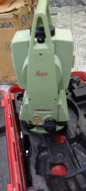 Leica TCR 702 Ultra Motorized Total Station 2" Reflectoless