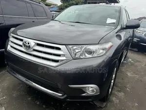 Toyota Highlander Limited 3.5l 4WD 2013 Gray