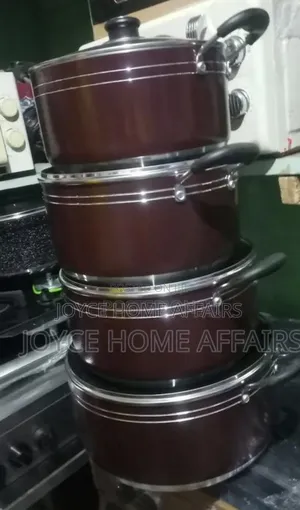 Non Strict Cookware Four Set