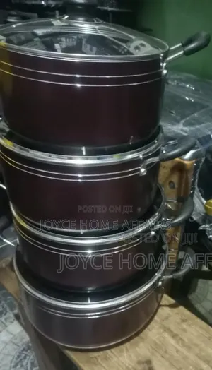 Non Strict Cookware Four Set