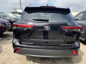 Toyota Highlander Limited 2021 Matt Black