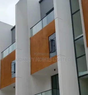 5bdrm Duplex in Shonibare Estate, Maryland for sale
