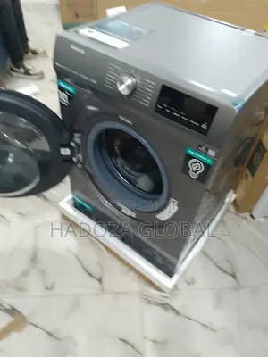 Photo - Latest Hisense 10kg Frontload Washing Machine -New