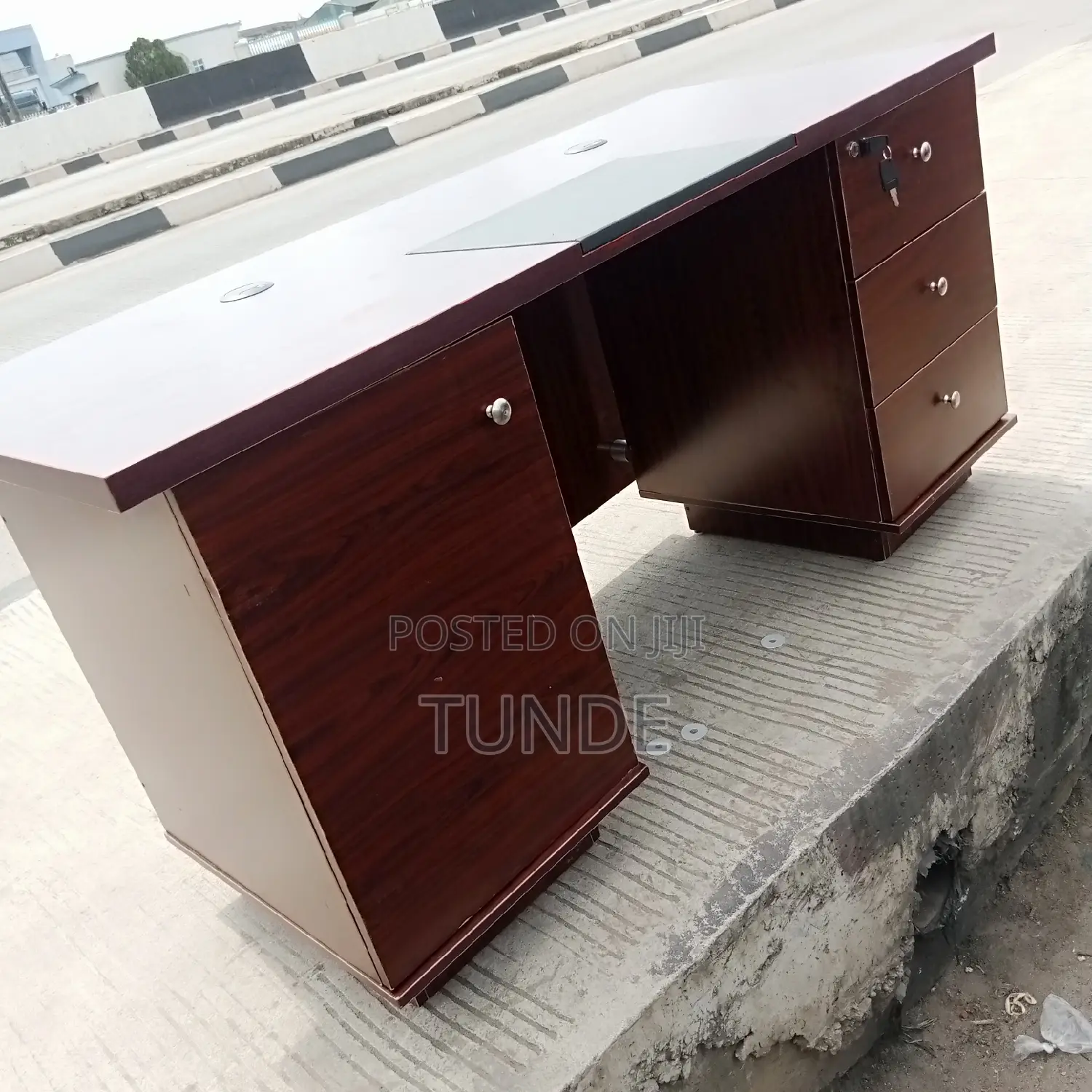 Executive Desk For Office Use
