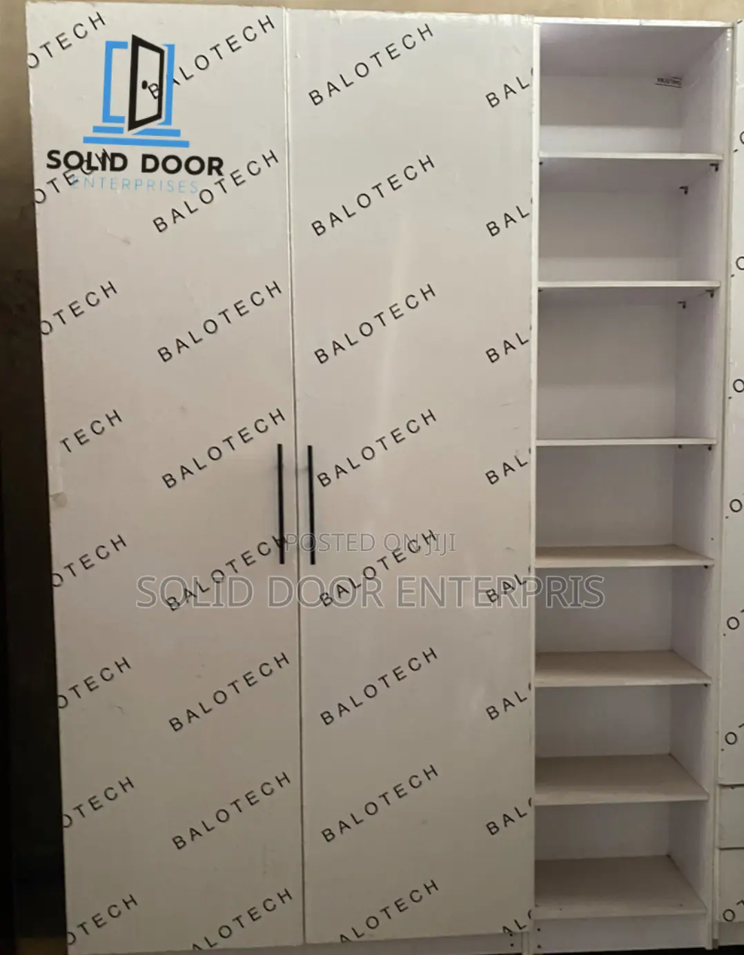 A Solid HDF 4ft Wardrobe With Rack