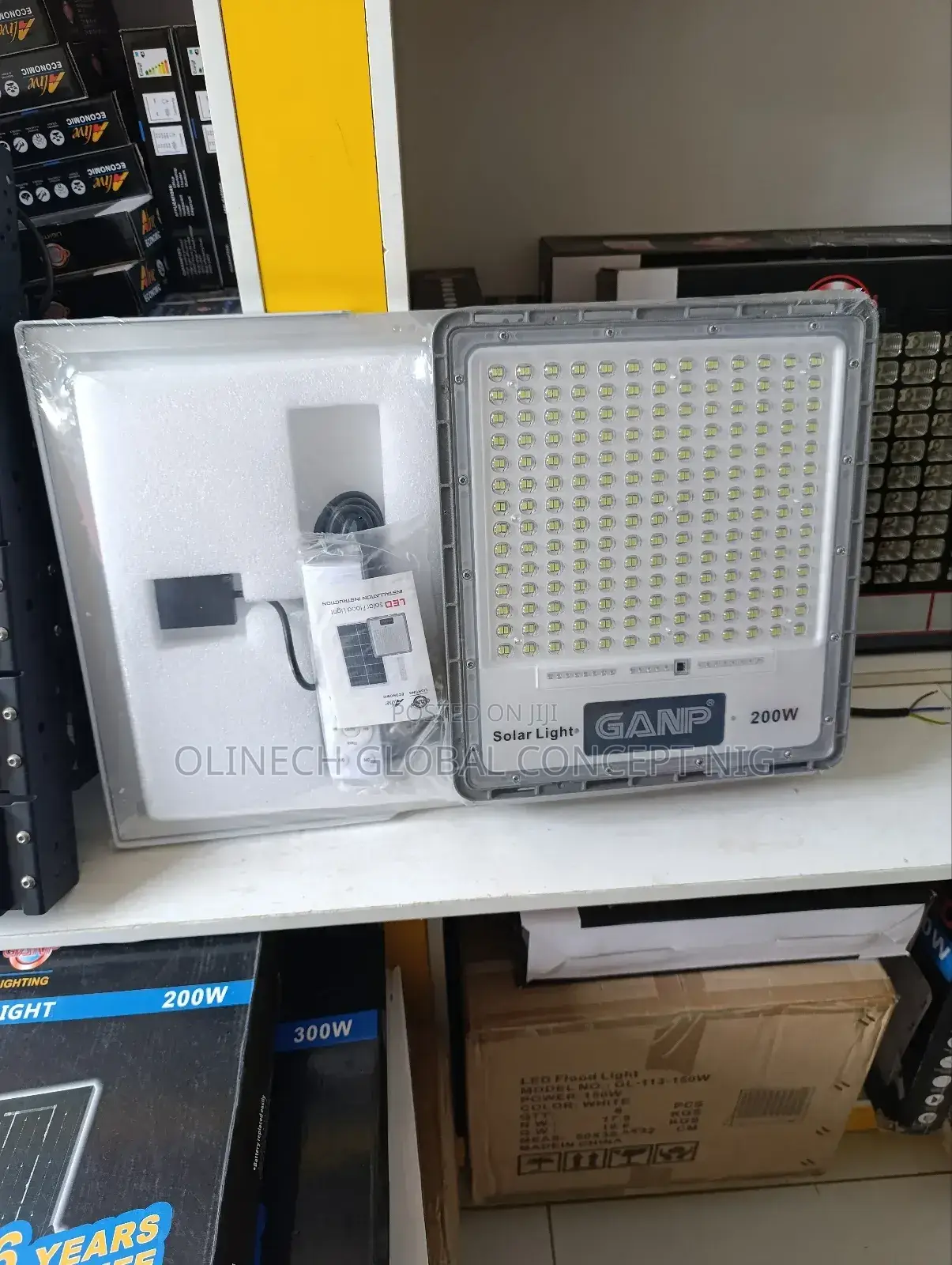 GANP 200 W Solar Flood Light