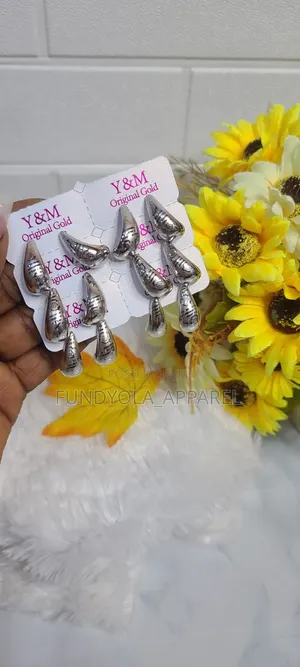 Photo - Quality High Fashion Earring Set