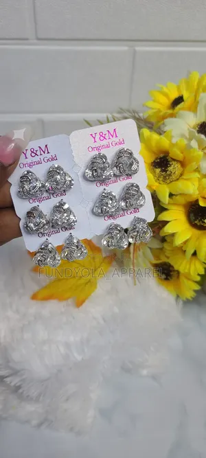 Quality High Fashion Earring Set