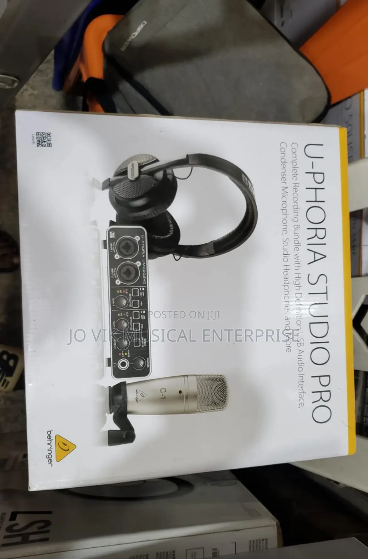 Behringer U-Phoria Studio PRO