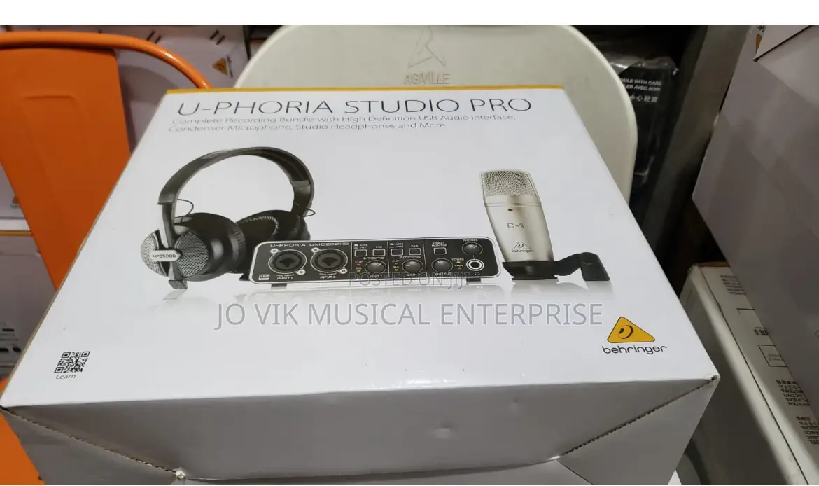 Behringer U-Phoria Studio PRO