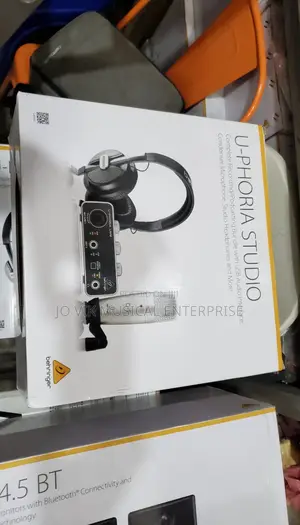 Behringer U-Phoria Studio