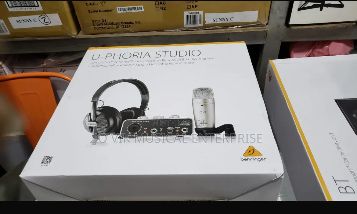 Behringer U-Phoria Studio