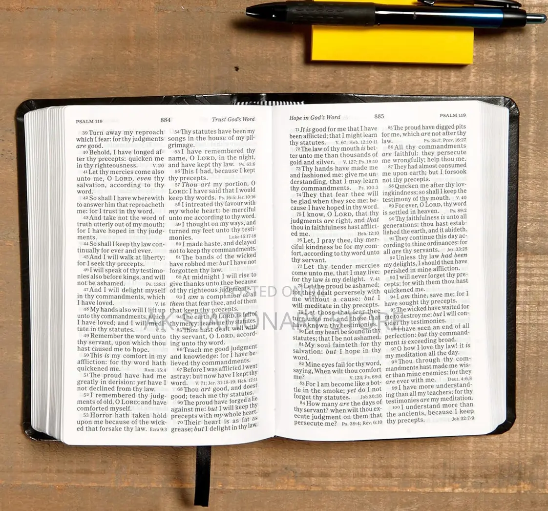 Large Print Compact Reference Bible