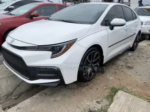 Toyota Corolla SE 2021 White