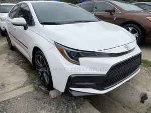 Toyota Corolla SE 2021 White