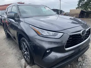 Toyota Highlander XLE 2022 Gray